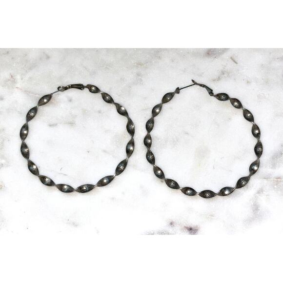 Vintage Silver Tone Twisted Hoop Earrings - Elegant and Stylish - Picture 5 of 5